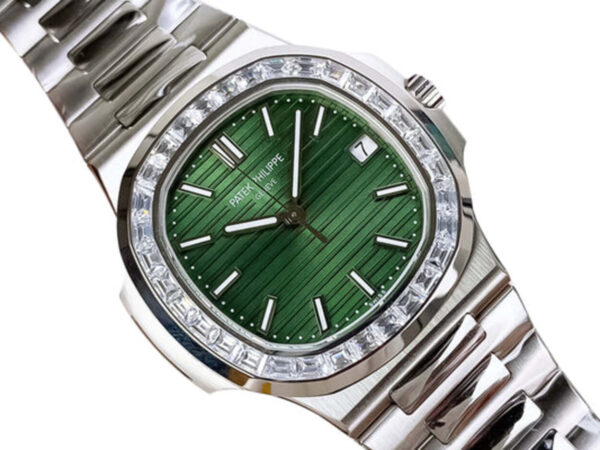 Nautilus Stainless Steel with Green Dial and Diamond Bezel (40mm) 1